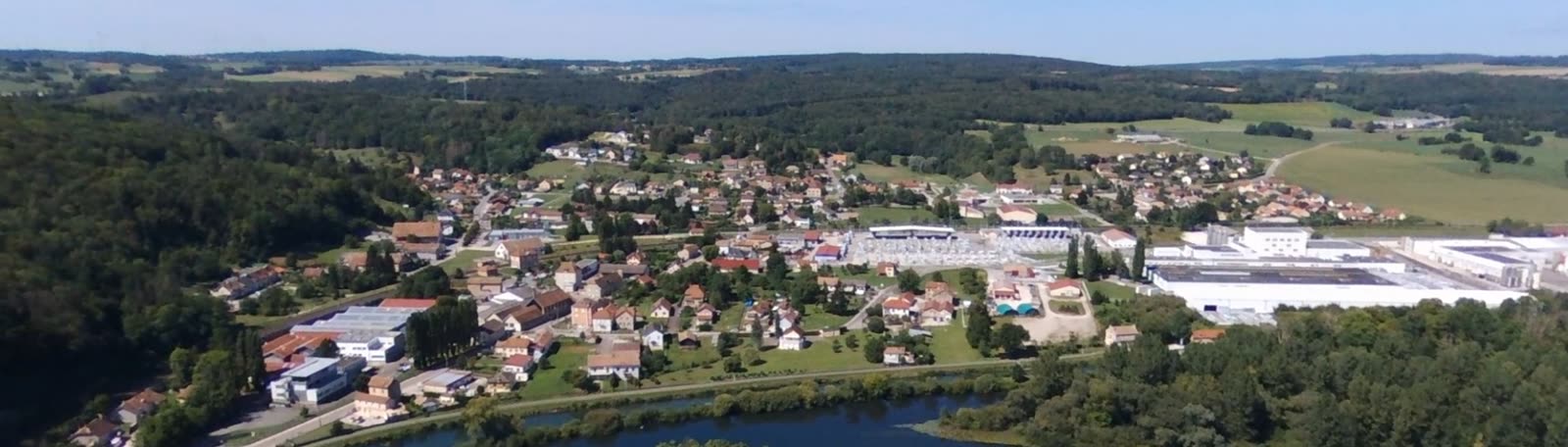 Le village, le Doubs et le canal vus du ciel